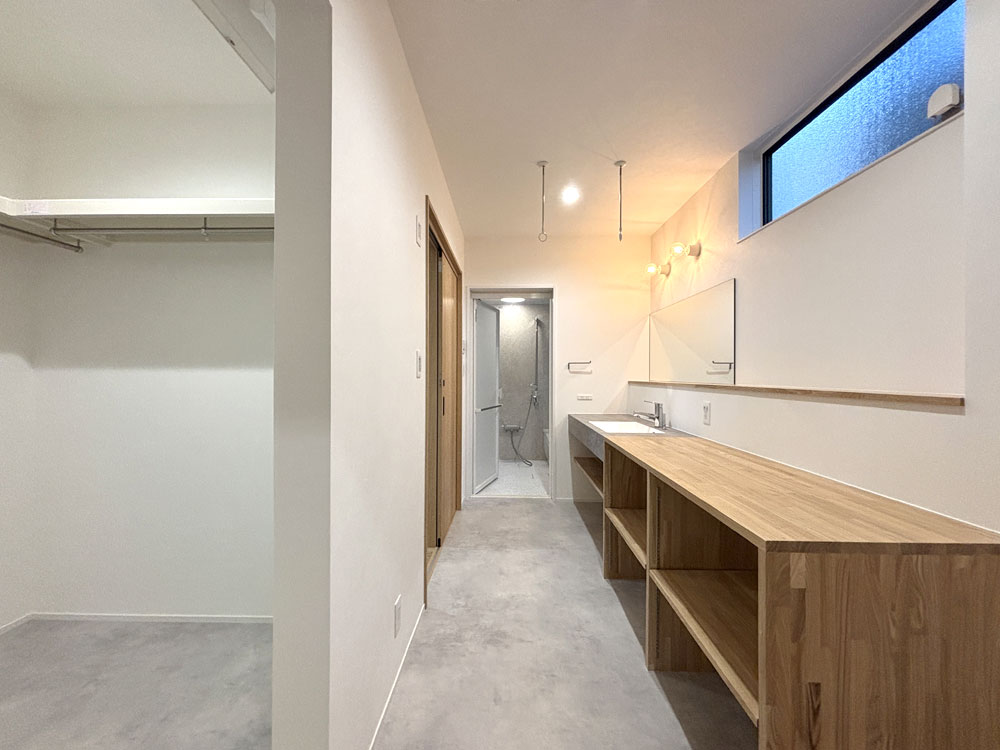 心も体ものびのびと。<br>自然と暮らす住まい緑のそばで、心も整うナチュラルモダンな家